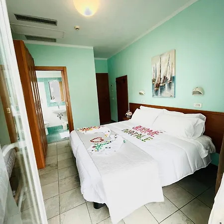 Blue Moon Meuble Hotel 3*